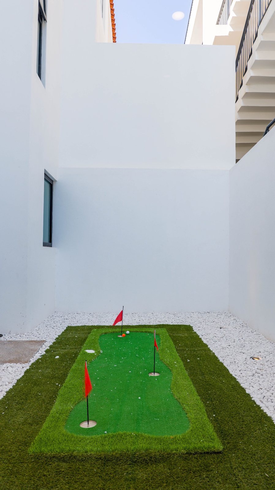 Casa Luuma mini putting green