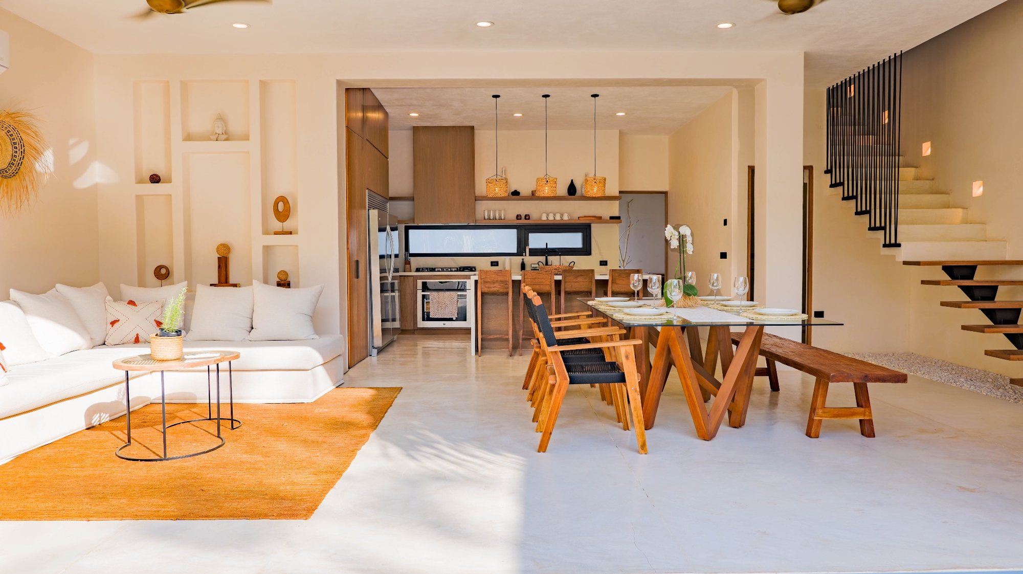 Casa Luuma sunlit living and dining room